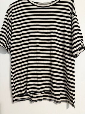Striped Crewnec T-Shirt in Black and White